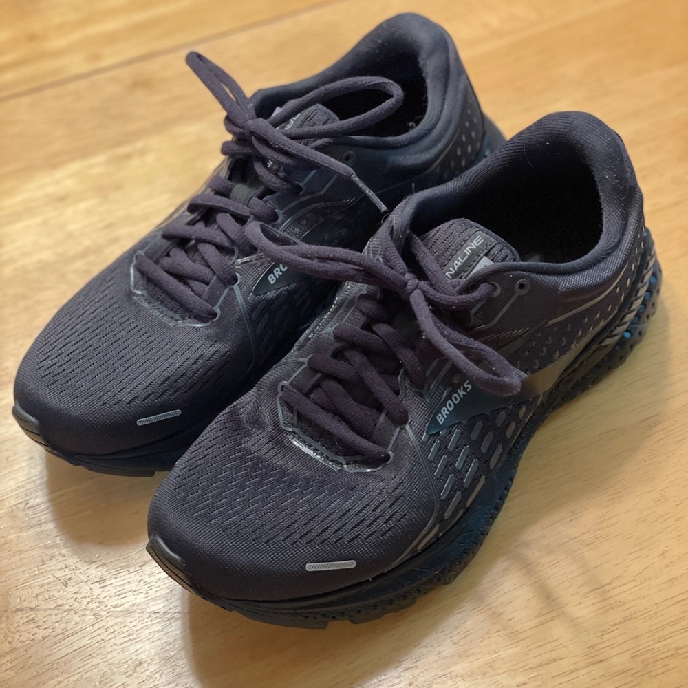 Women's | Brooks Adrenaline GTS 21, size 8.5 Wide